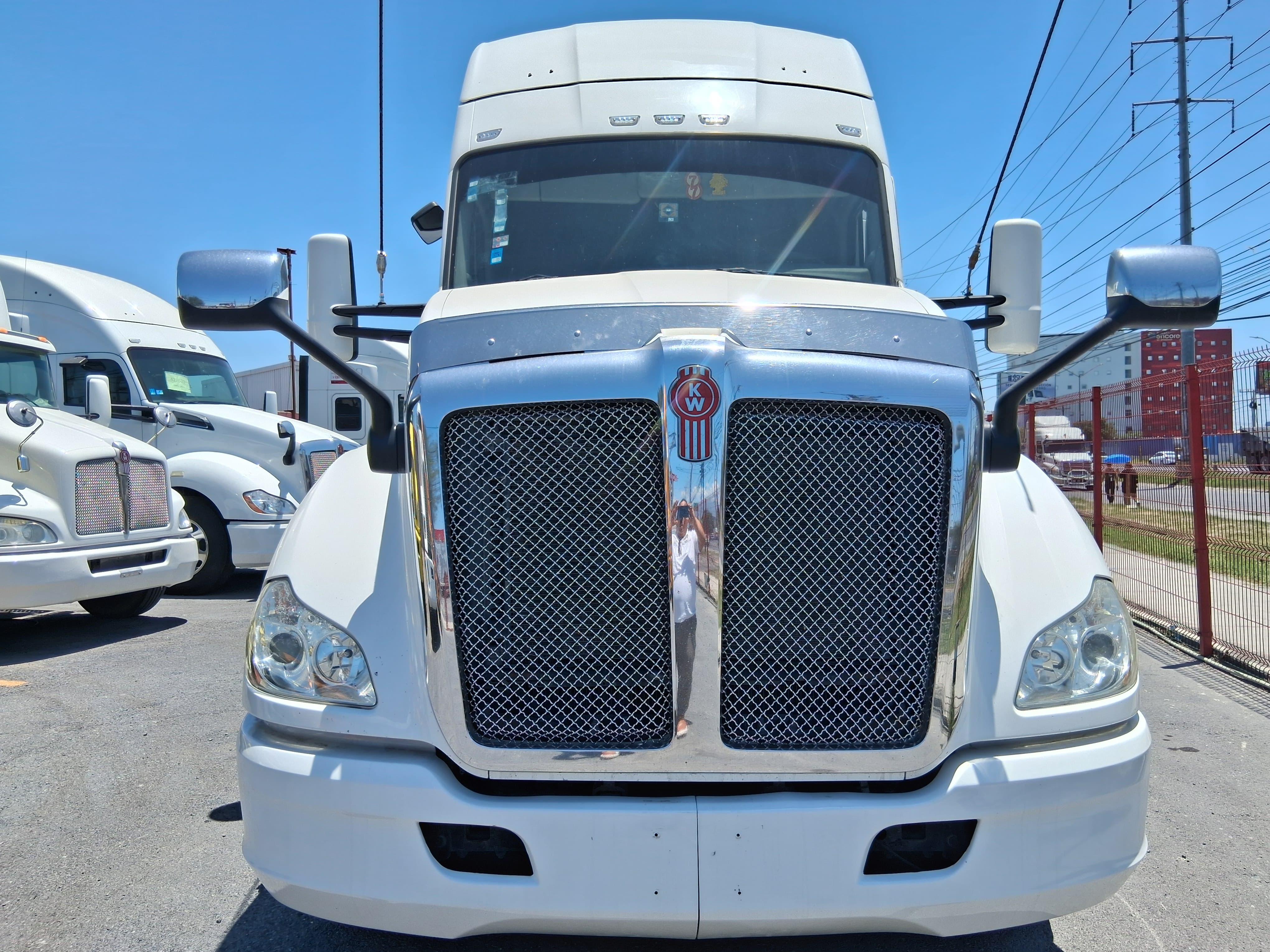 Kenworth T680 MX13 Paccar